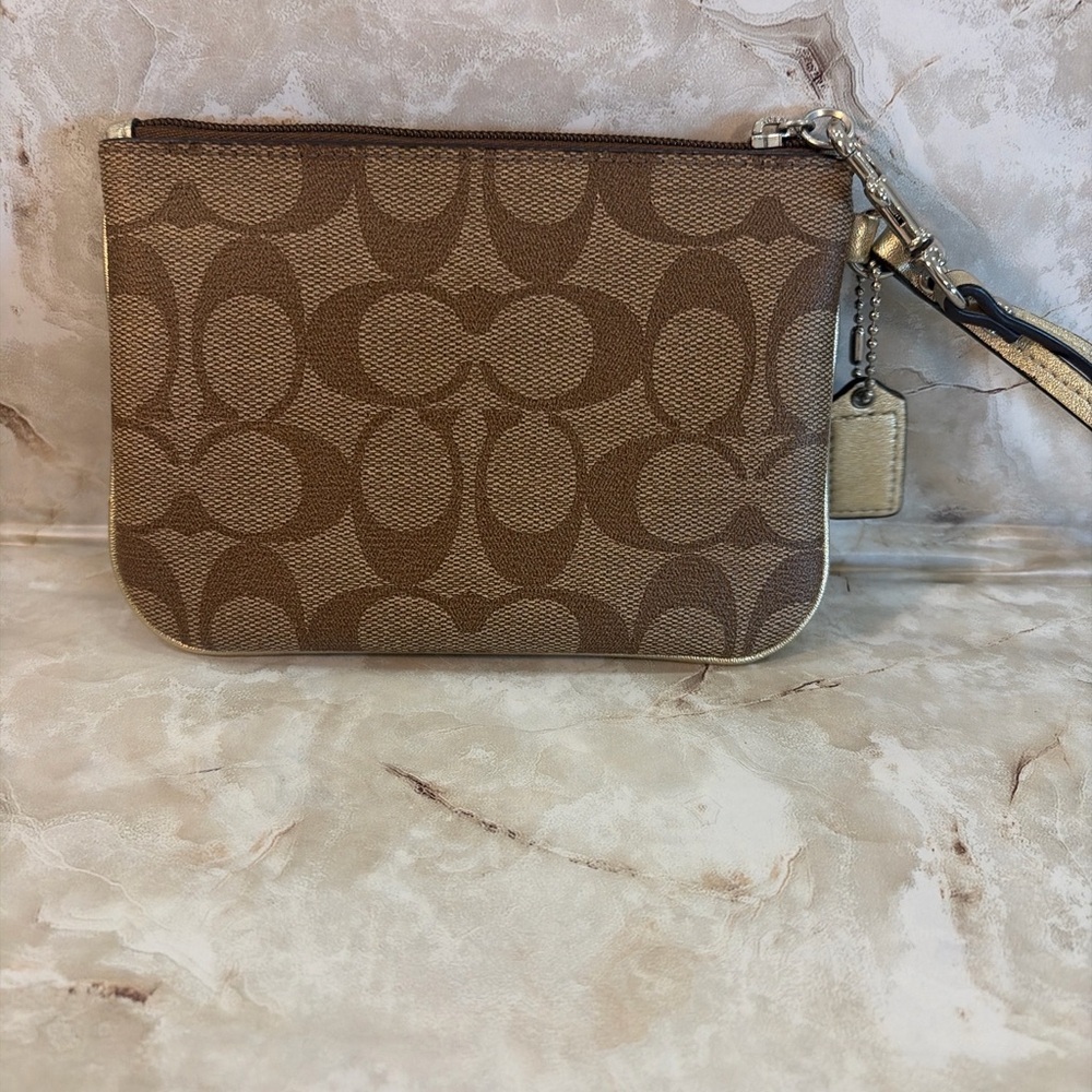 NWOT Coach Peyton Signature Wristlet Khaki Brown PVC Zip Pouch - Picture 2 of 4